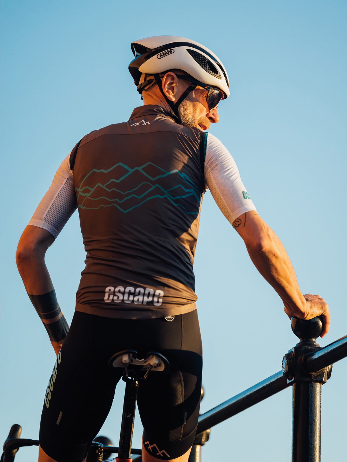 Escape Summit Bib Shorts - Black